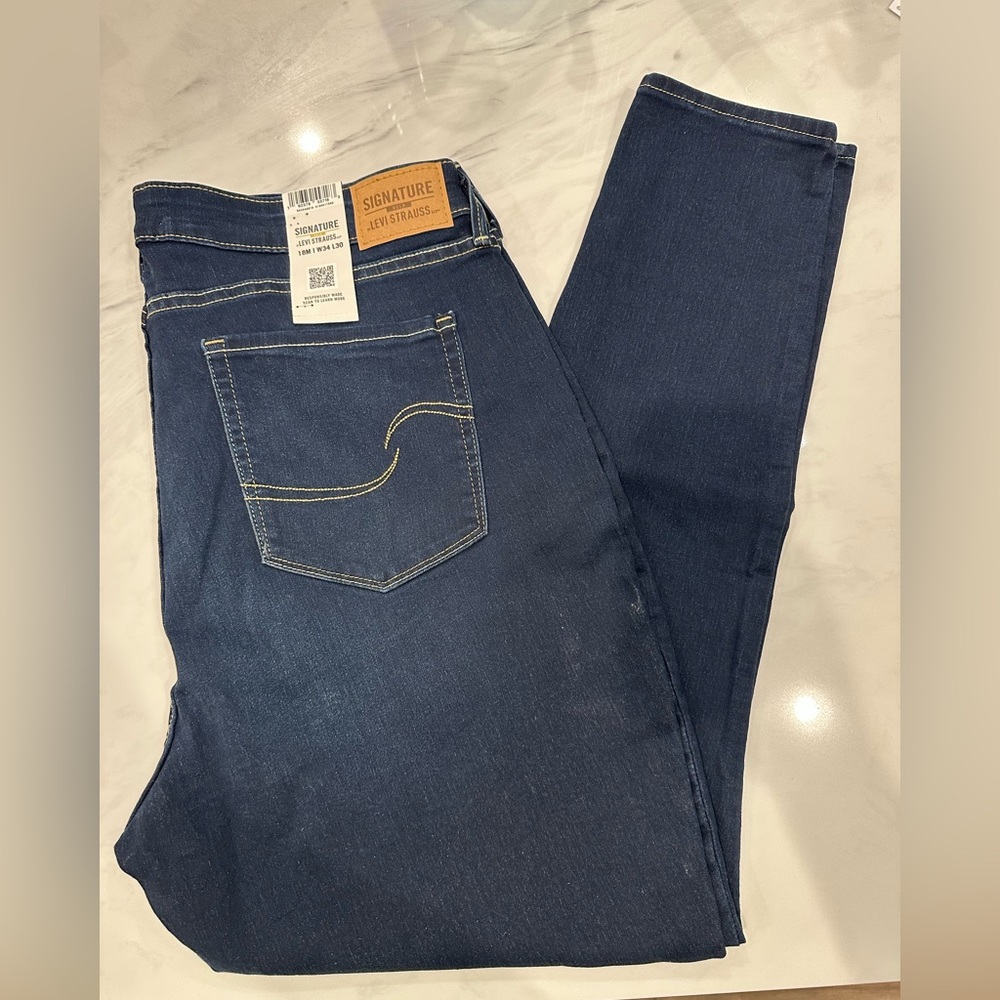 NWT Women’s Levi’s 18M